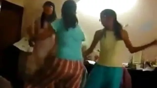स्ट्रैपोन गैराज हिंदी वीडियो सेक्सी फुल मूवी