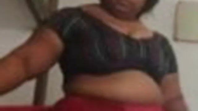 तंग दिलेर स्तन के साथ सेक्सी बीएफ सेक्सी फुल मूवी गोरा एक सफेद सोफे पर नंगा हो जाता है