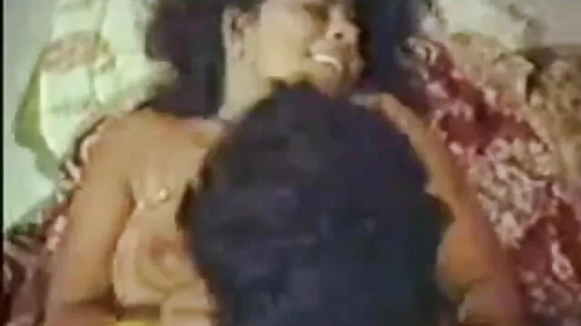 श्यामला तब उसके ब्लू सेक्सी फुल मूवी एचडी स्तन पर सह fucks