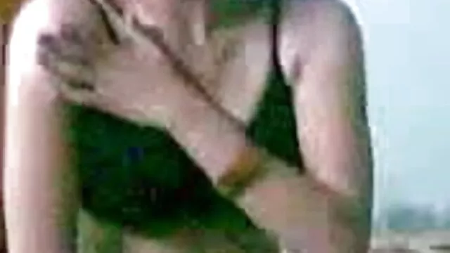 दो लोगों के साथ युवा फूहड़ फुल सेक्सी फिल्म का वीडियो