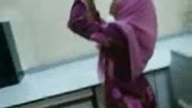 प्यारी पेट और छोटे स्तन के साथ प्यारी साउथ की सेक्सी फुल मूवी