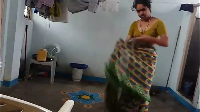 बेट्टी सेंट फुल सेक्सी फिल्म वीडियो में दोनों छेदों को सूंघते हुए