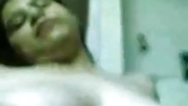 एबोनी ने हिंदी सेक्सी मूवी एचडी फुल अपने पैर जमाए