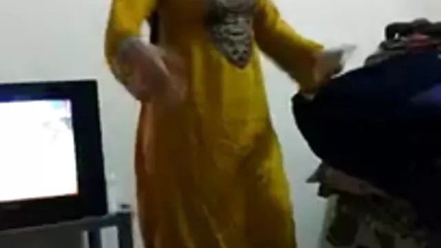 दादी मैकेनिक कैथी अपने क्रैंक दस्ता को ठीक करता है सेक्सी फुल मूवी एचडी